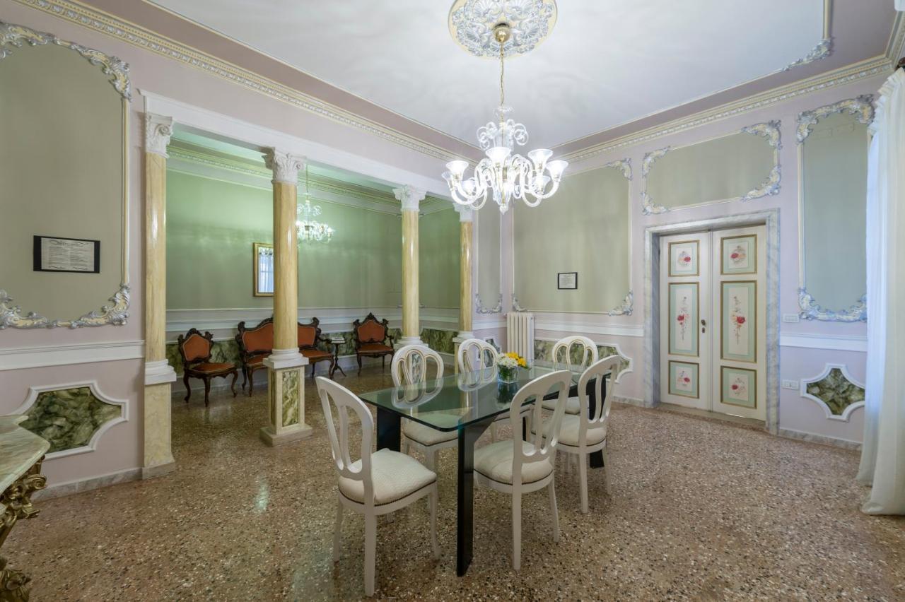 Casa Di Carlo Goldoni - Dimora Storica Acomodação com café da manhã Chioggia Exterior foto