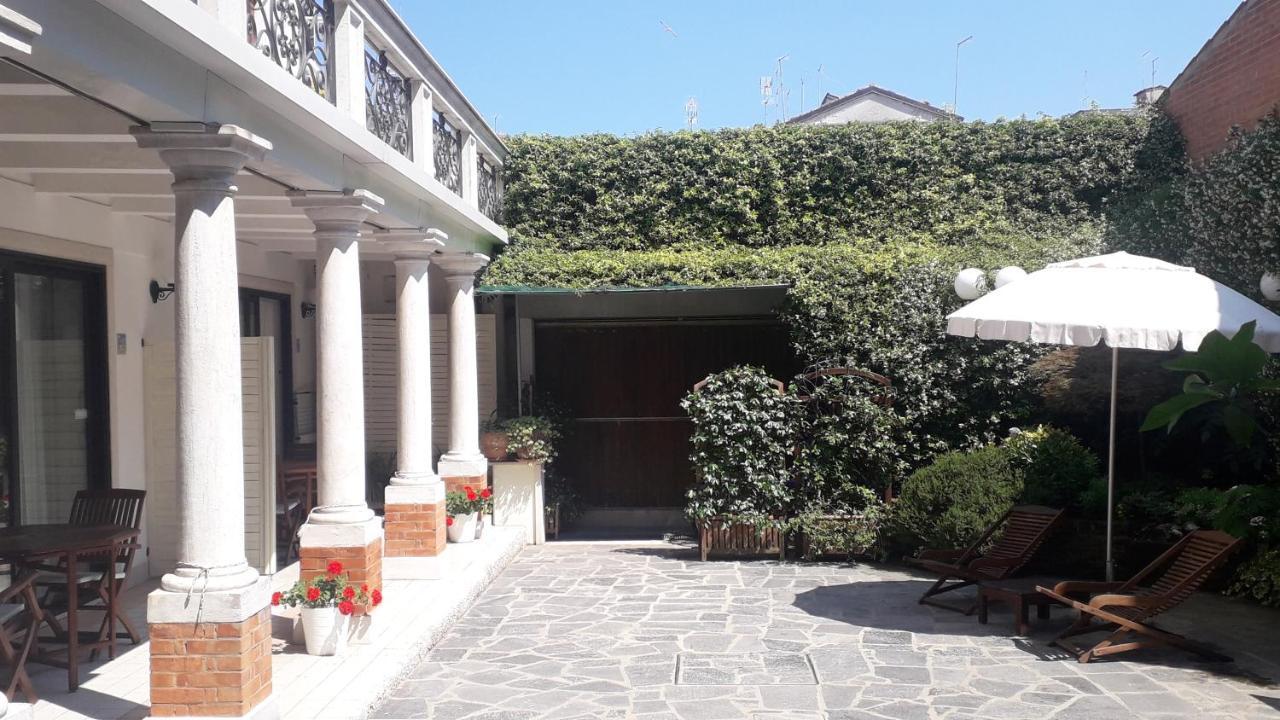 Casa Di Carlo Goldoni - Dimora Storica Acomodação com café da manhã Chioggia Exterior foto